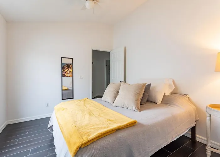 East Orlando Getaway - 3Br/2Bth - *Pool *Parking