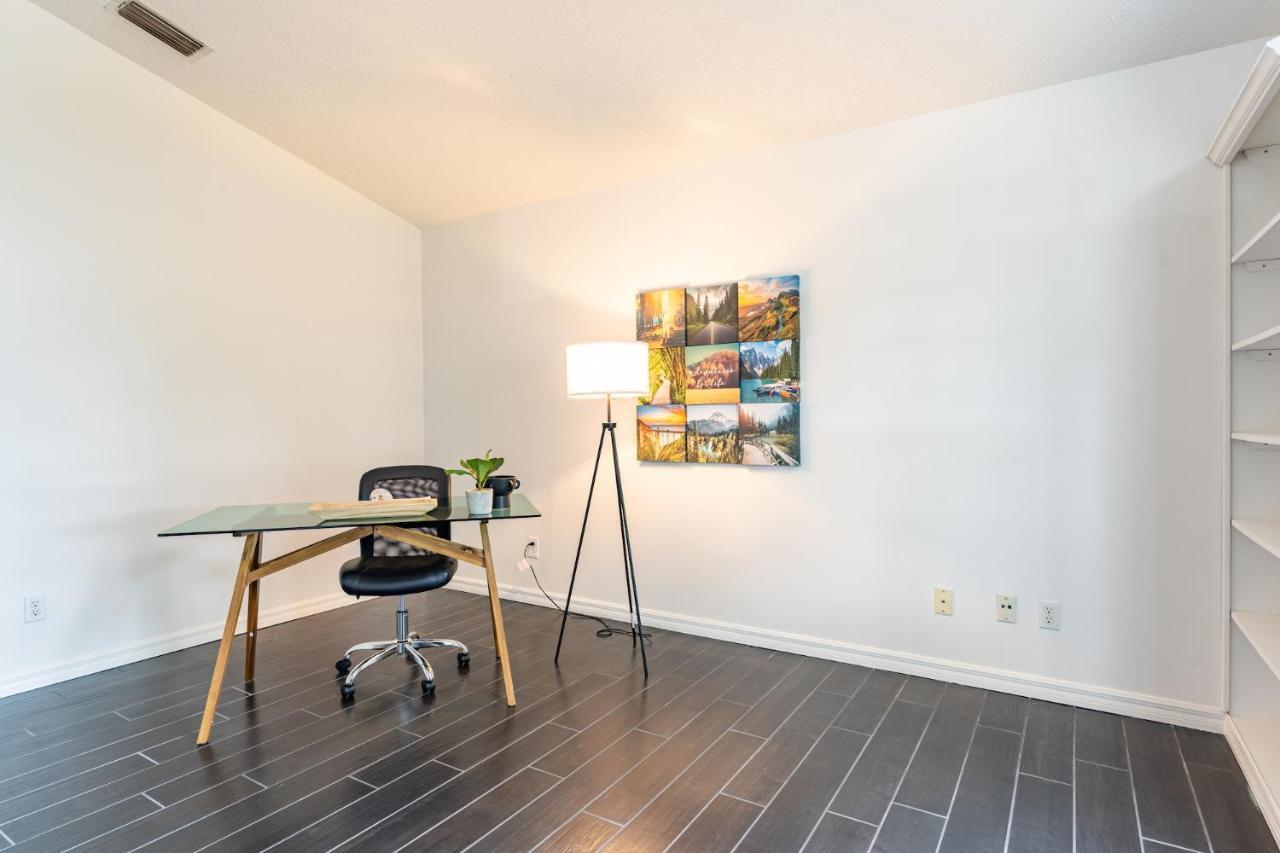 East Getaway - 3br/2bth - *pool *parking Сasa de vacaciones *